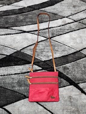 DOONEY & BOURKE RED NYLON NORTH SOUTH TRIPLE-ZIP CROSSBODY BAG EMBROIDERED DUCK